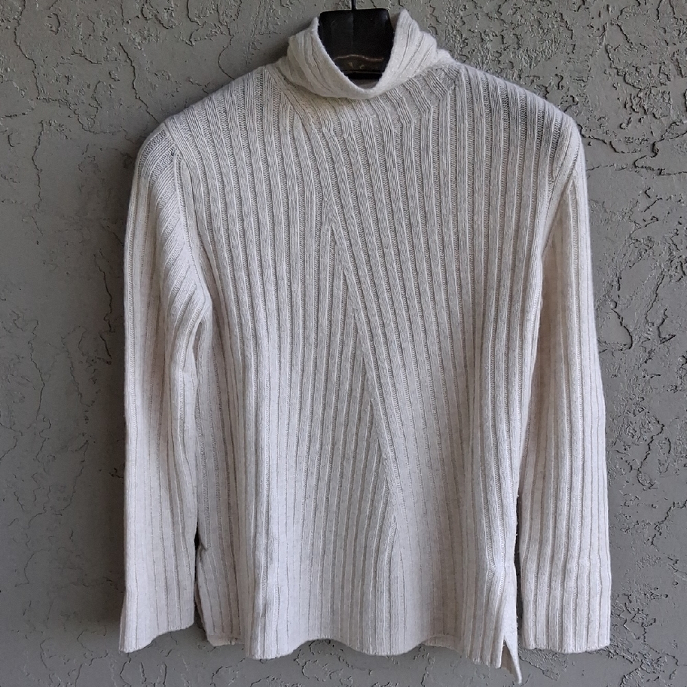 Vince Textured Off-White Turtleneck Sweater